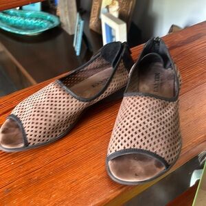 Sesto Meucci open-toed shoes in excellent condition